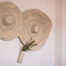 Charger l&#39;image dans la galerie, Panier à suspendre en feuilles de palmier S - artisanat marocain
